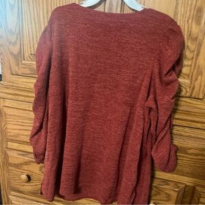 Max Studio London Women's Red Knit Top. 1X. Puckered sleeves.